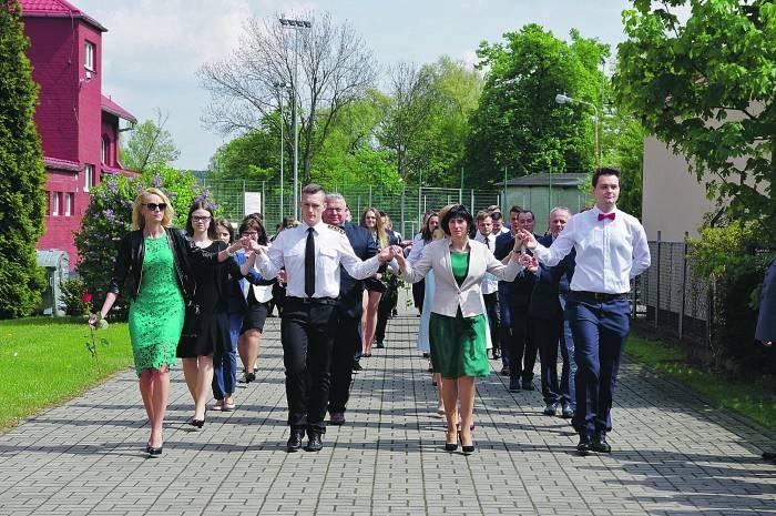 Polonezem ku dorosłości - Wołów