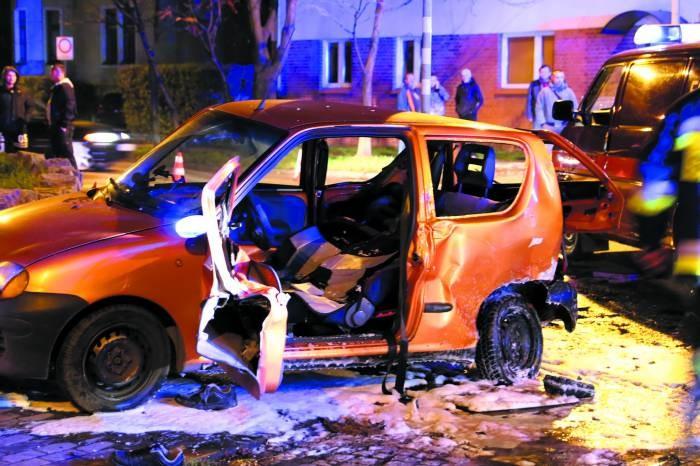 Niebezpieczny tydzień w Wołowie Uciekający sprawcy wypadków, palący się motorower, strażacy na balkonie i 3 auta w rowie