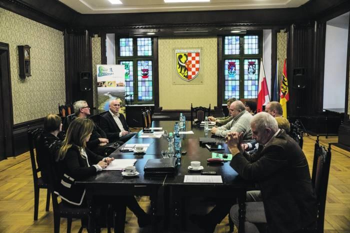 Burmistrz Brzegu Dolnego chce oddać budynek szpitala ?