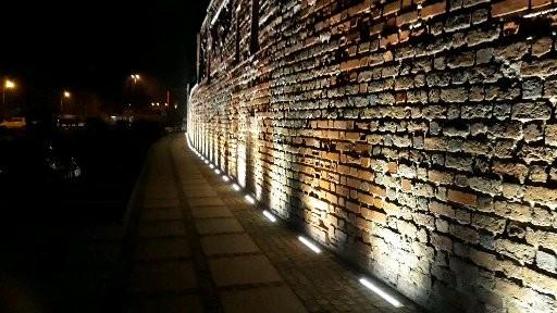 Iluminacja wołowskiego muru