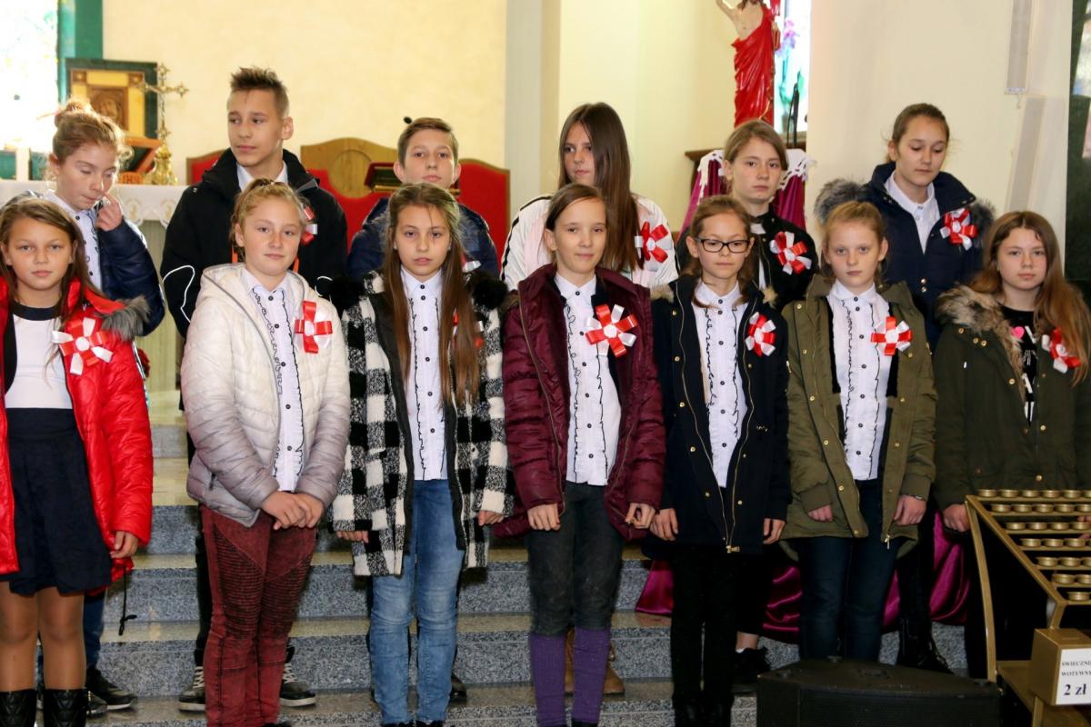 W kościele śpiewali o wolnej ojczyźnie (video)