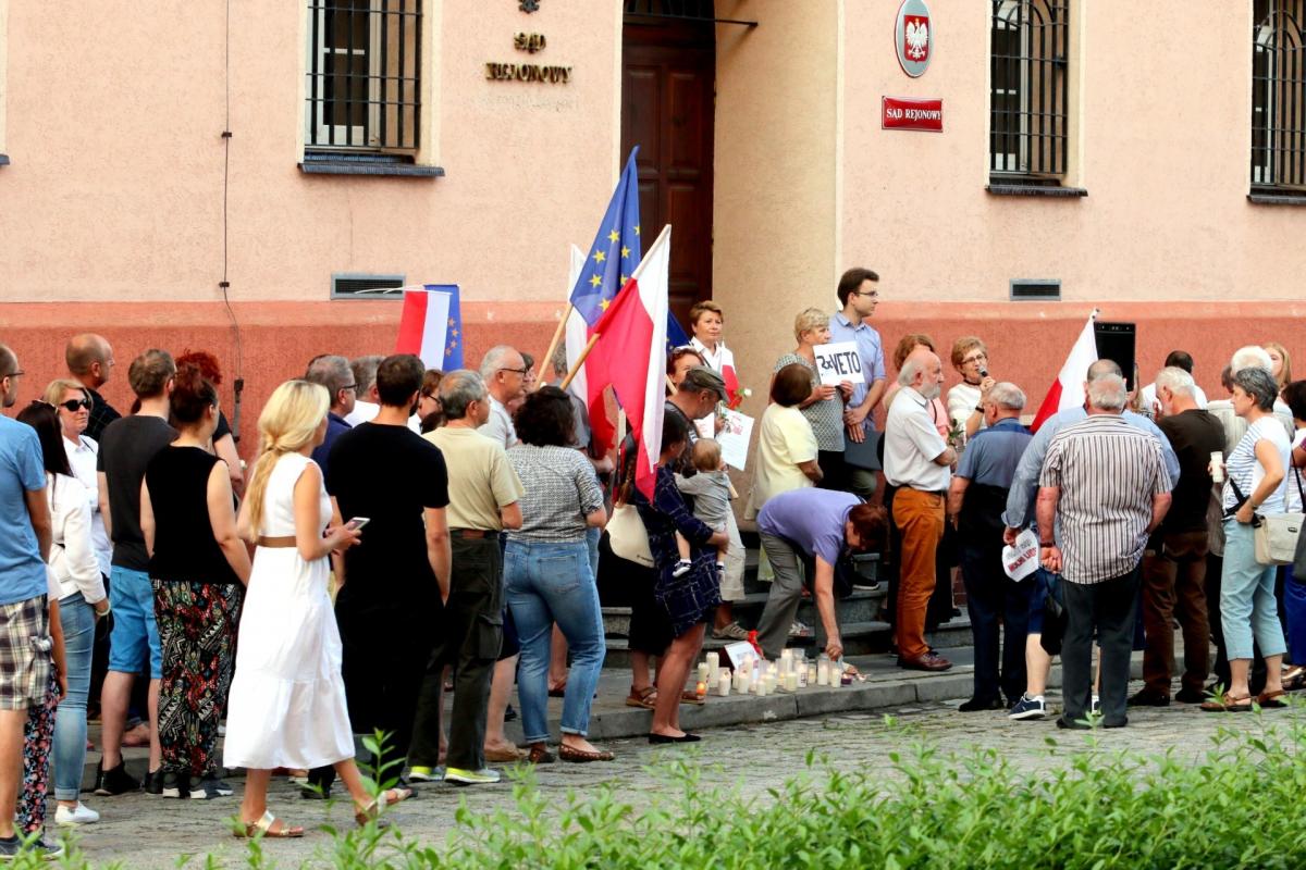 Protestowali w Wołowie przeciwko zmianom w sądownictwie (video)