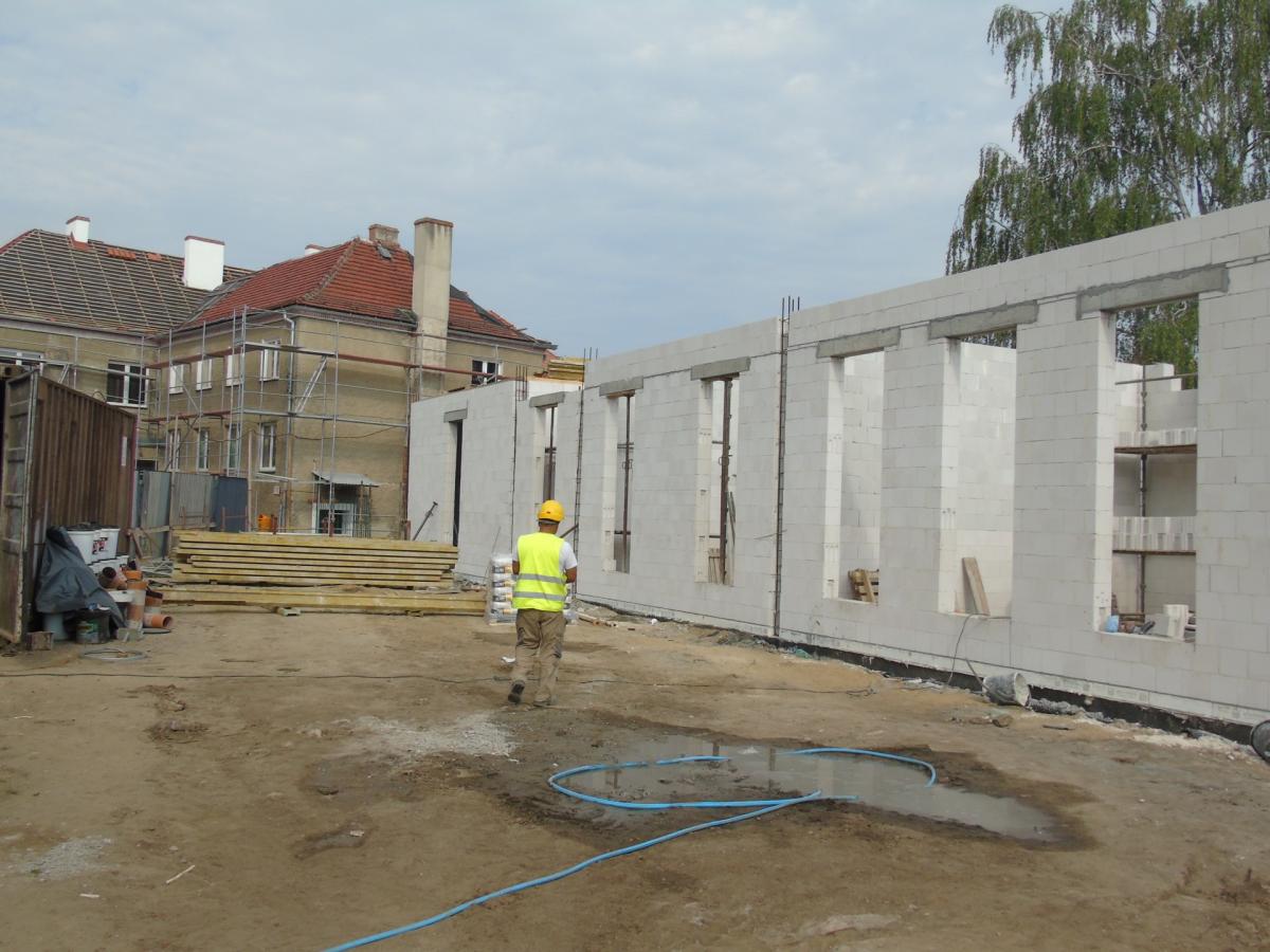Stawiają ściany nowego przedszkola (video)