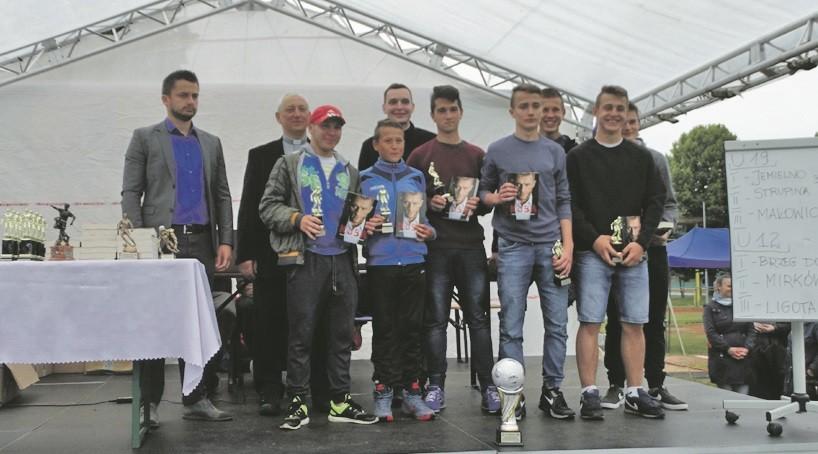 Ministranci wyszli na boisko (foto+video)