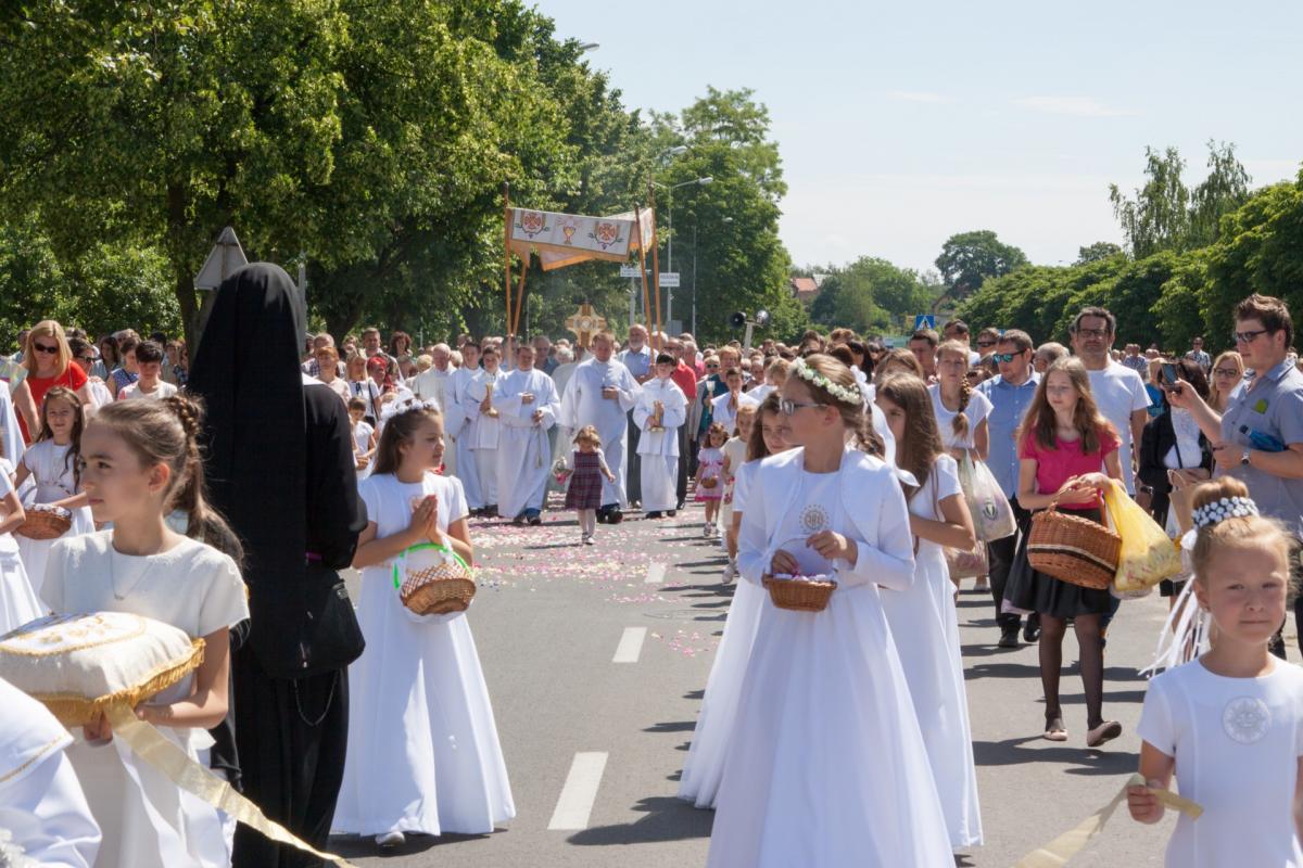 Boże Ciało w Brzegu Dolnym (foto)