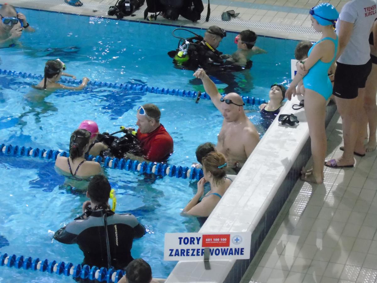 Nurkowanie i kurs pierwszej pomocy - WOŚP w Brzegu Dolnym (video)