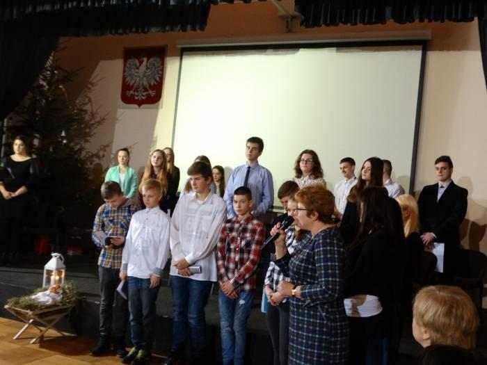Kolędowanie w Liceum Ogólnokształcącym w Wołowie (video)