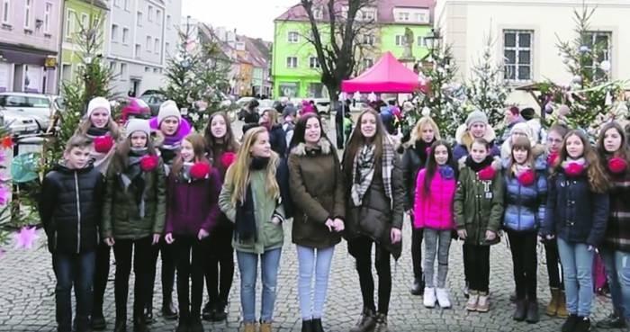 Świąteczny teledysk podbił serca internautów