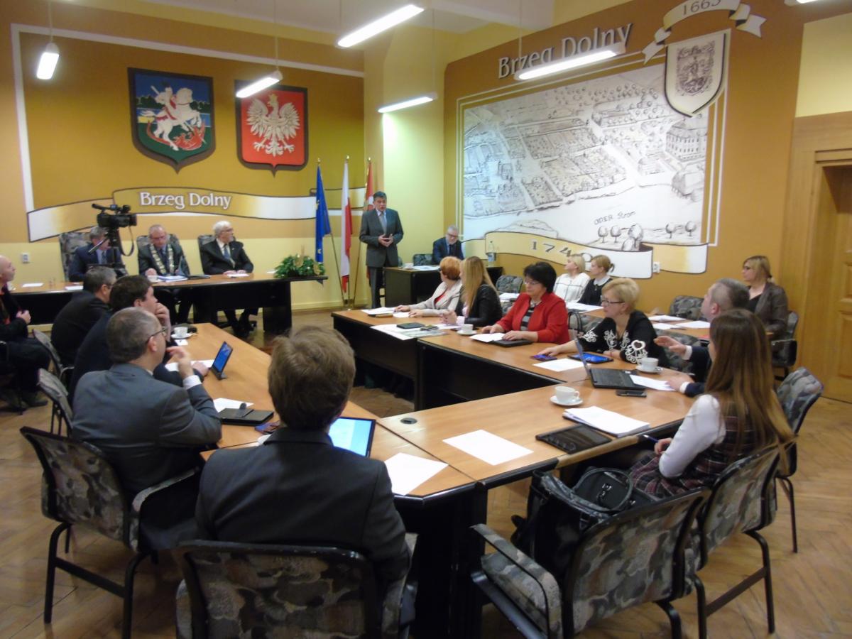 Radni Brzegu Dolnego uchwalili budżet na 2017 rok (video)