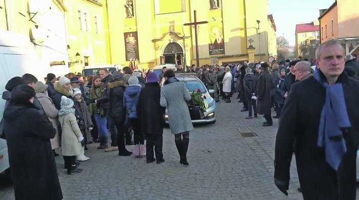 Przewodniczący Andrzej Lech mówi do mieszkańca: spadaj wieśniaku