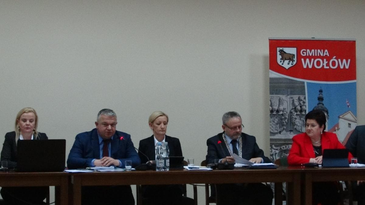 Radni Wołowa uchwalili budżet na 2017 rok (video)