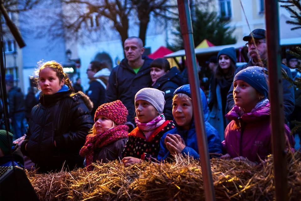Świątecznie na wołowskim Rynku. Trwa Gminny Jarmark Bożonarodzeniowy