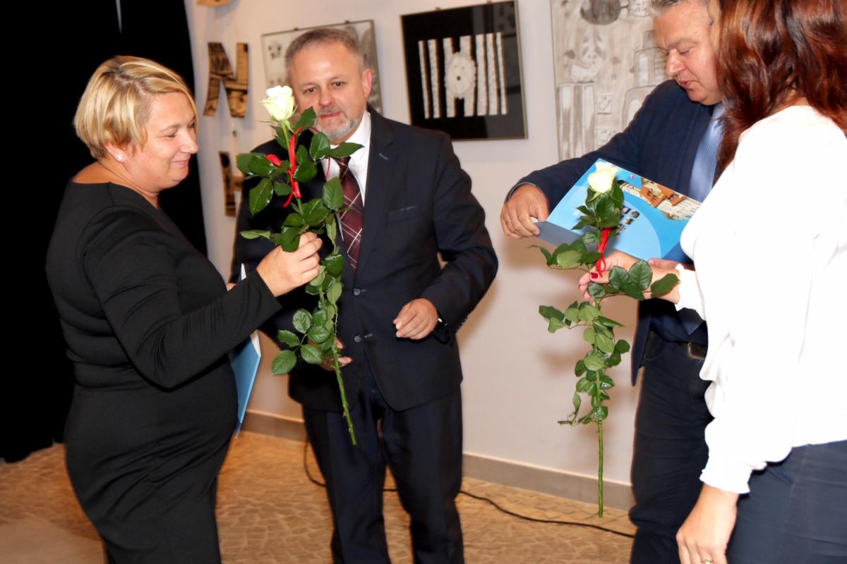 Nauczyciele i dyrektorzy nagrodzeni (foto)