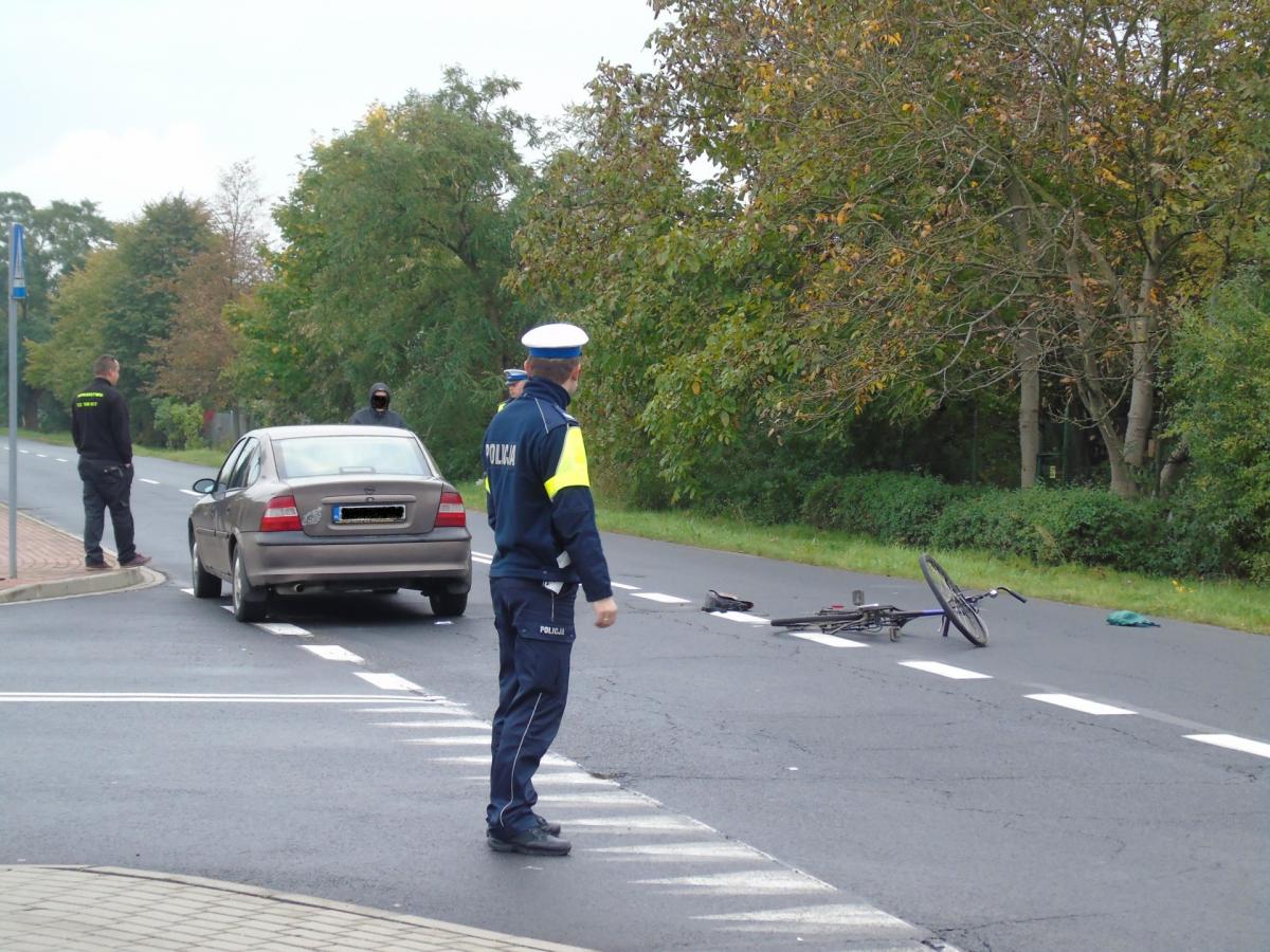 Zderzenie samochodu z rowerzystą (video)
