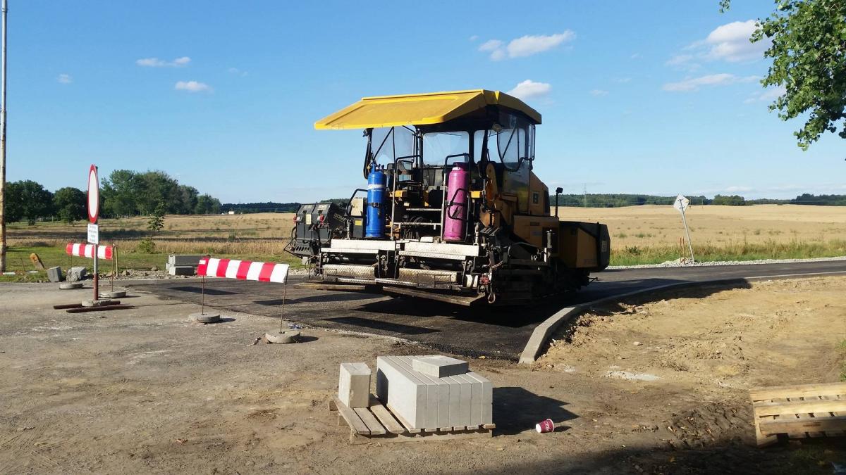 Trwa remont drogi w Wołowie (video)