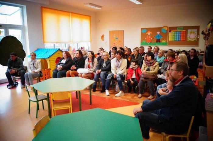5-latki idą do szkół. Rodzice mają pytania, bo się boją