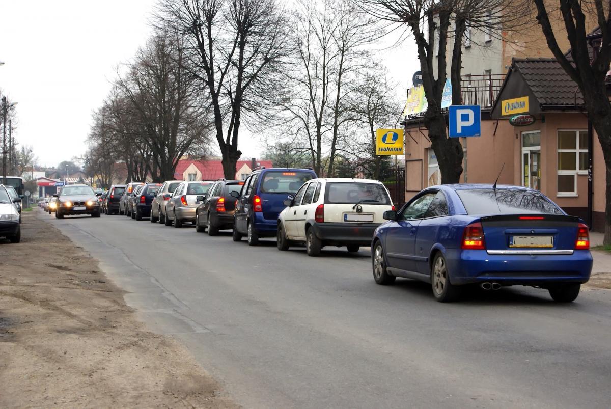Paraliż przez zamknięty przejazd (foto)