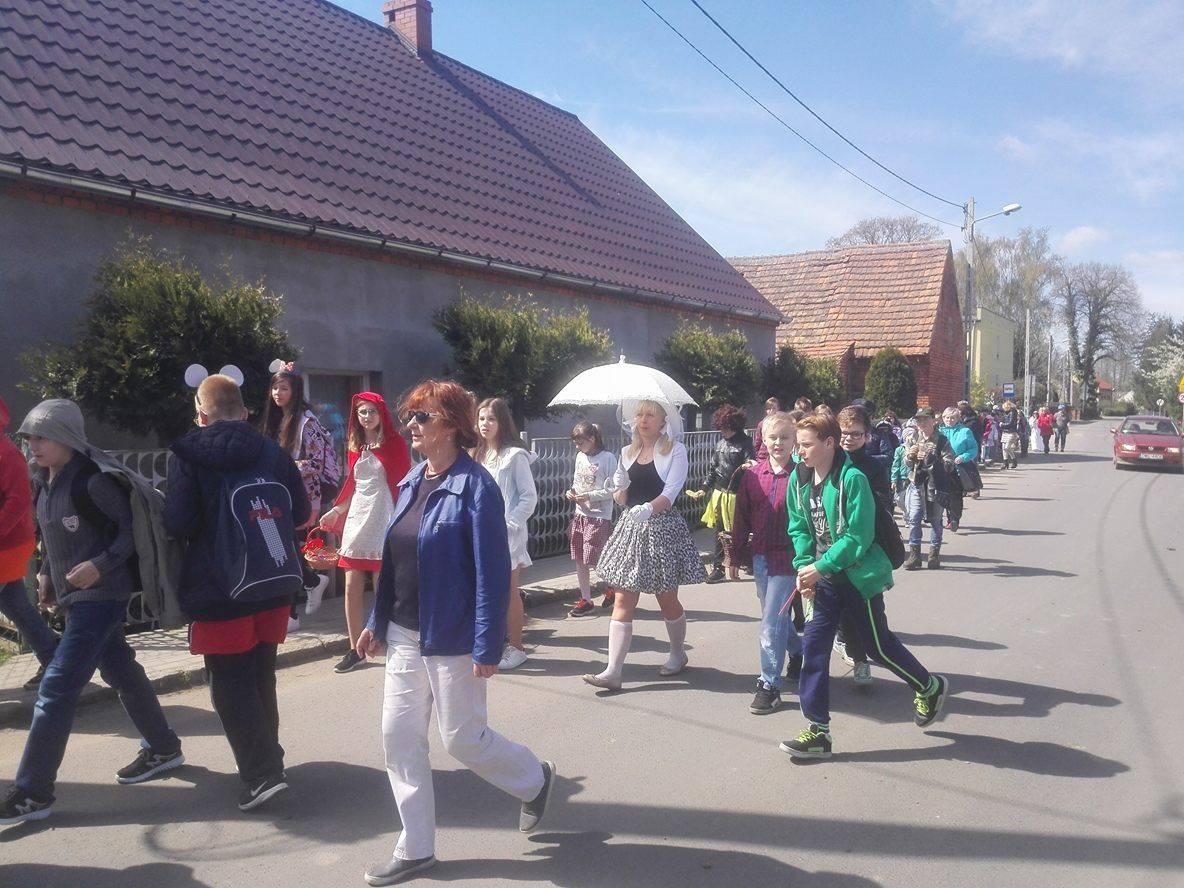 Szkolna impreza w Starym Wołowie (video)