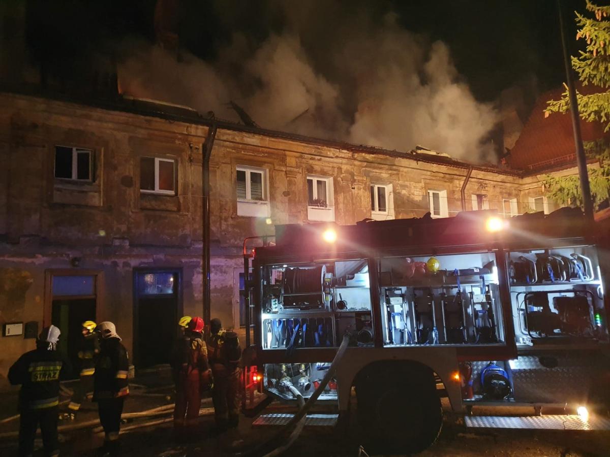 Duży pożar w Lubiążu. Ewakuowano dziesięć rodzin [WIDEO]