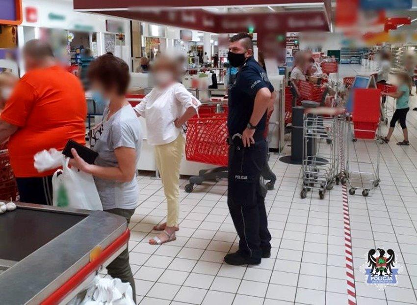 Policjanci kontrolowali lokale gastronomiczne i sale zabaw