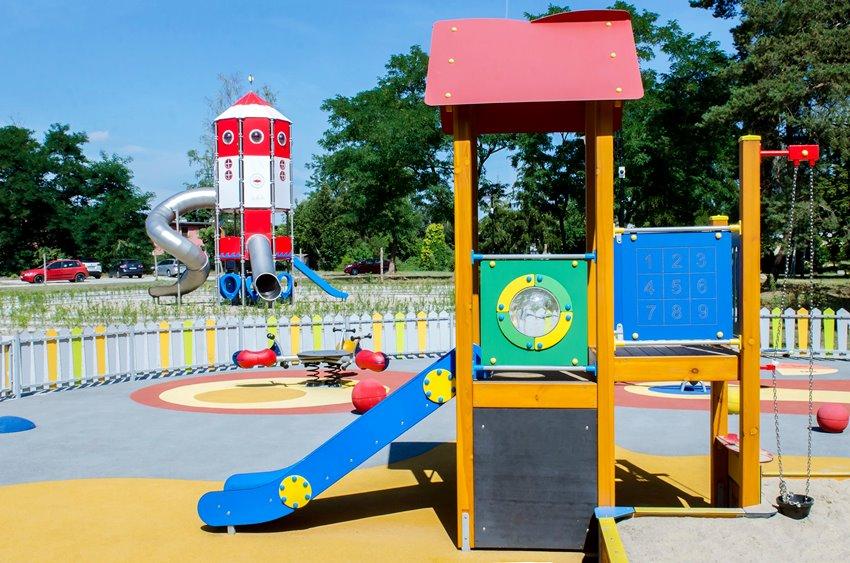 Tak się prezentują plac zabaw i siłownia w dolnobrzeskim parku
