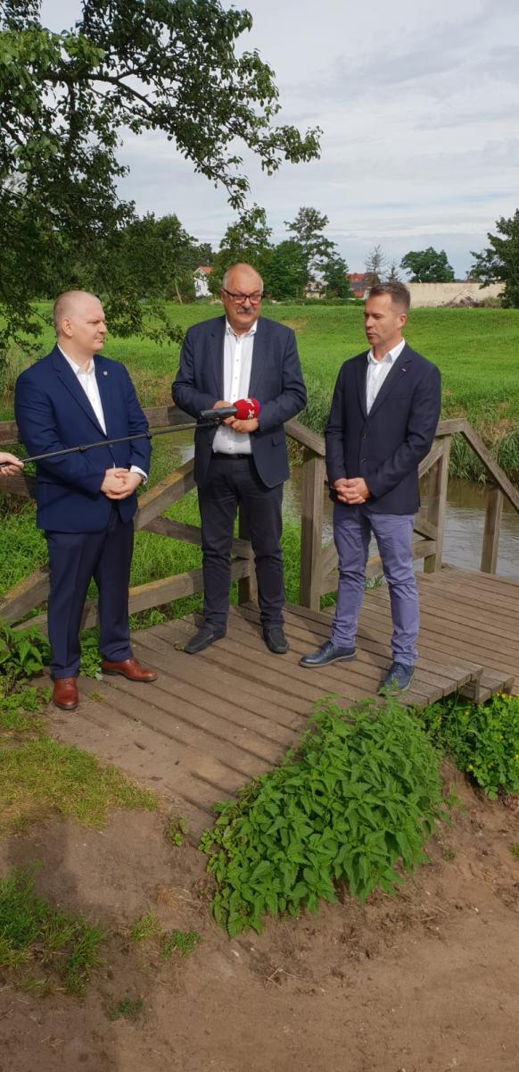 Skażenie wody w rzece w rzece Barycz. Katastrofa ekologiczna w Dolinie