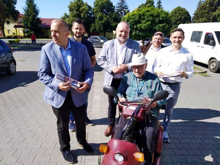Posłowie z wizytą w powiecie. Zachęcali do głosowania na Rafała Trzaskowskiego [ZDJĘCIA]