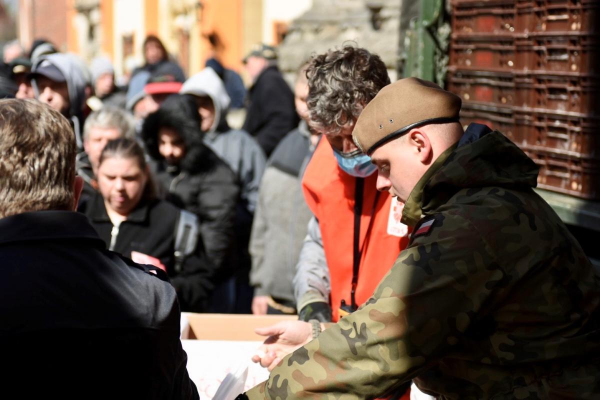 Pomagamy, żeby te święta były dla nich miłym przeżyciem…