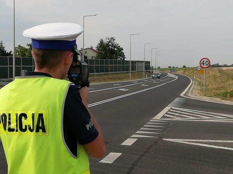 Policjanci dbają o bezpieczeństwo na drogach powiatu wołowskiego podczas świąt Wielkanocnych