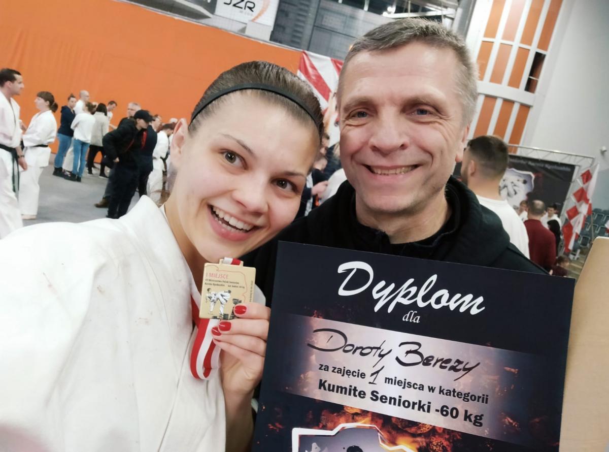Mistrzyni Polski z wołowskiego klubu karate