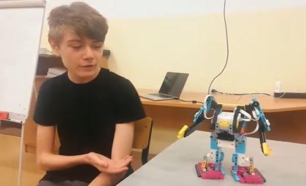 Uczniowie technikum w Wołowie programują roboty