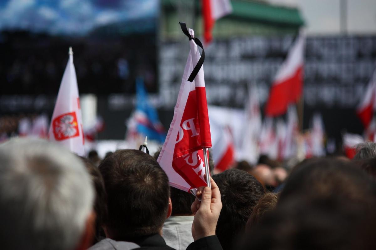 Dzisiaj 12. rocznica katastrofy smoleńskiej. Wspominamy tamten czas [ZDJĘCIA]