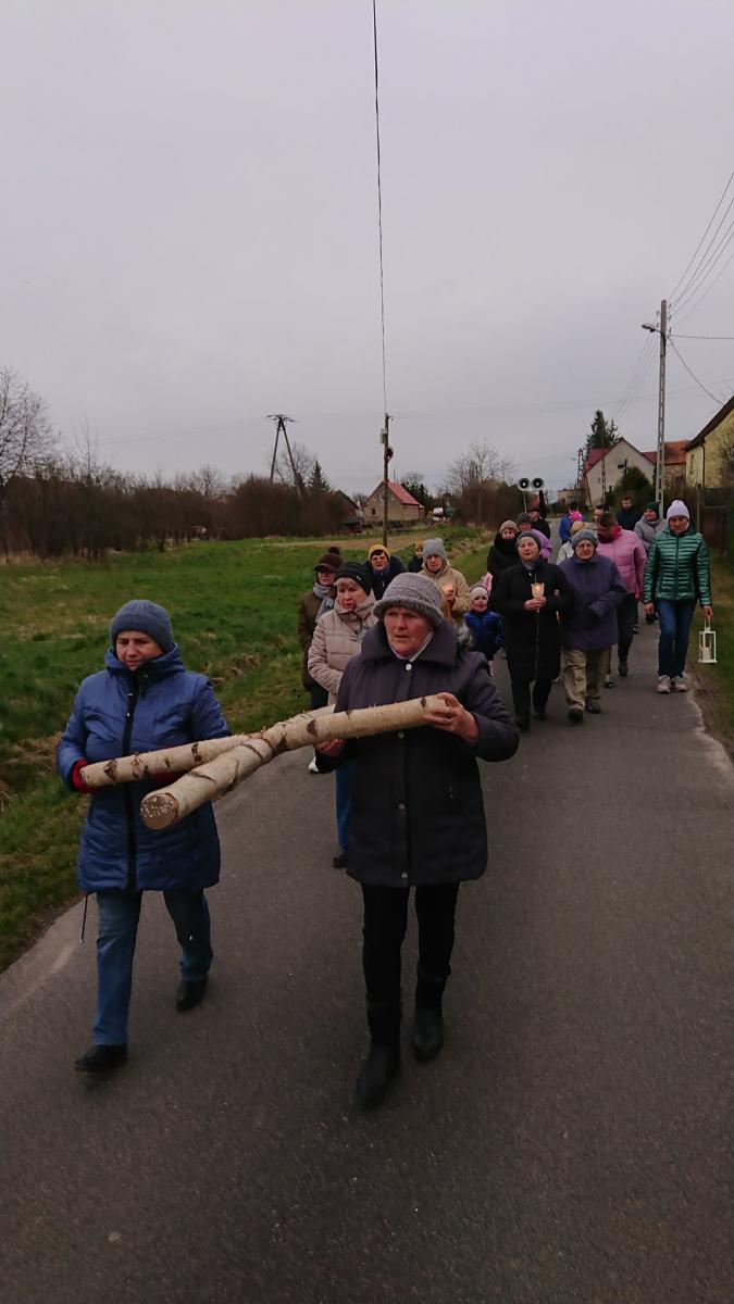 Droga Krzyżowa w Glinianach. Wierni wzięli udział w nabożeństwie