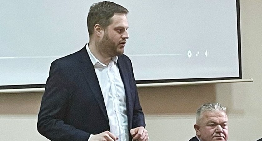 Minister cyfryzacji Janusz Cieszyński spotkał się z wołowskimi uczniami