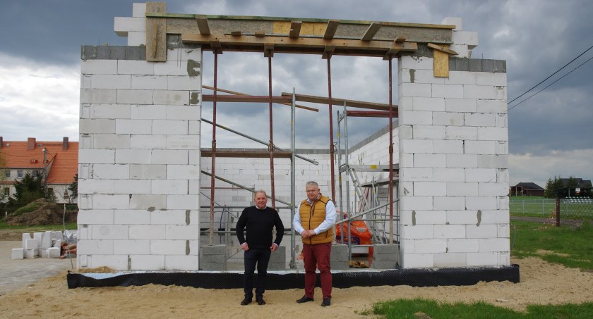 Trwa budowa remizy strażackiej w Warzęgowie