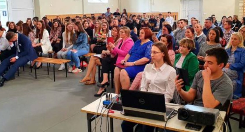 Tegoroczni maturzyści z powiatu wołowskiego odebrali świadectwa