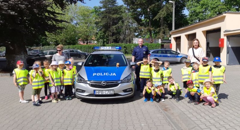 Przedszkolaki z wizytą u wołowskich policjantów