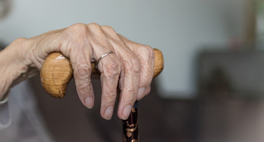 Wołowscy policjanci pomogli seniorce zamkniętej w domu