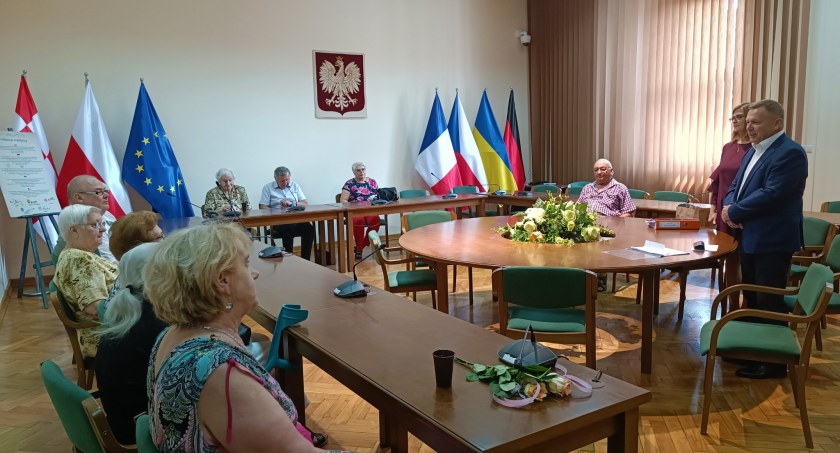 Opaski ratujące życie dla wołowskich seniorów