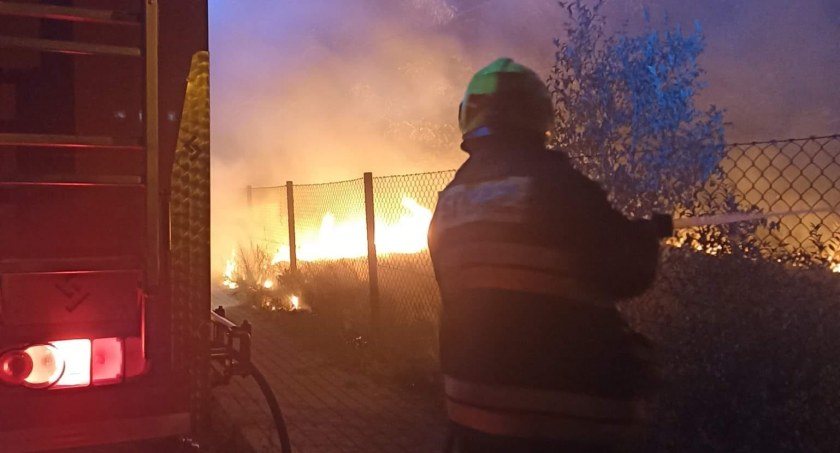 Nocna akcja strażaków z Lubiąża