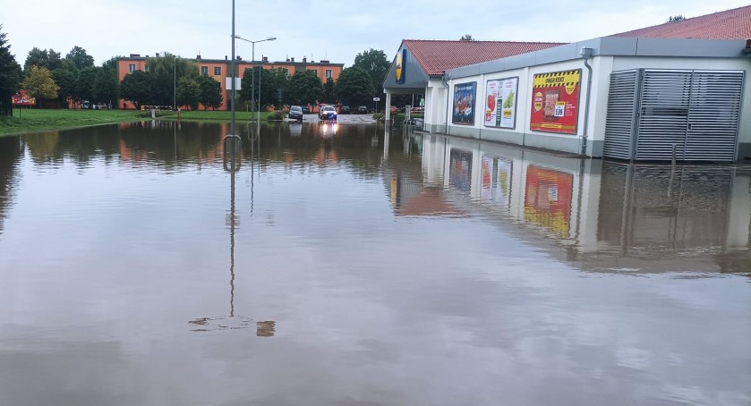 Czytelnik z Brzegu Dolnego: do Lidla tylko kajakiem 
