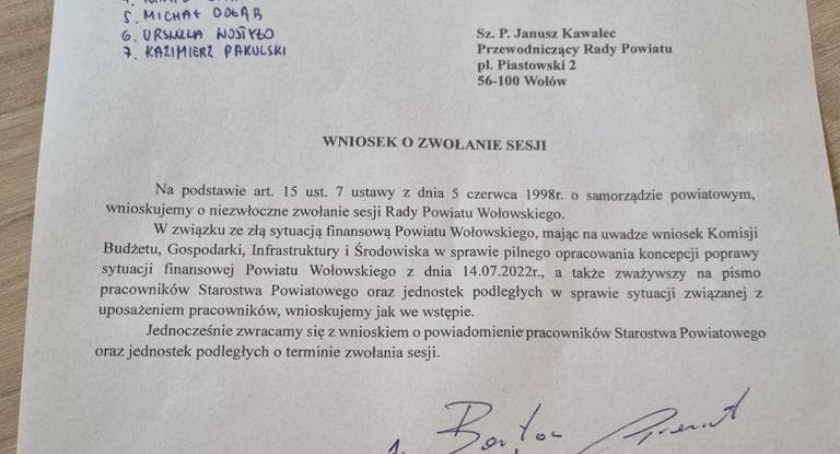 Opozycja składa wniosek o niezwłoczne zwołanie sesji Rady Powiatu Wołowskiego