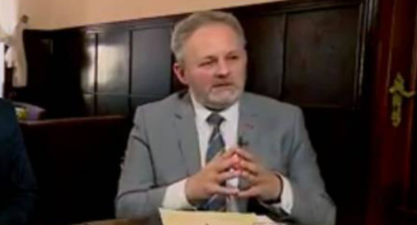 Władze powiatu przedstawiają program naprawczy. Radny: to kpina z mieszkańców