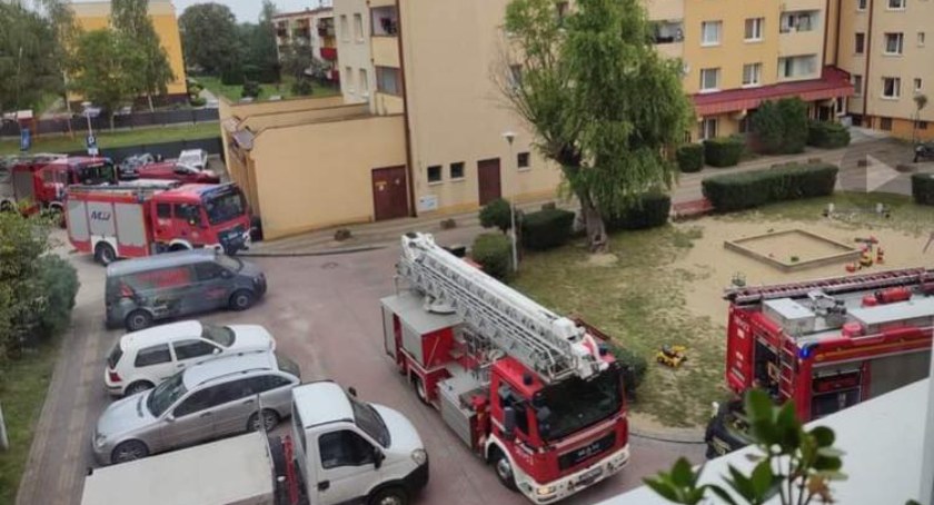 Pilna interwencja straży pożarnej na wołowskim osiedlu