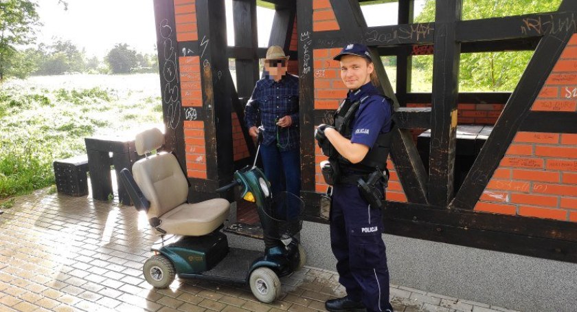 Policjanci z Wołowa pomogli 85-latkowi, który 