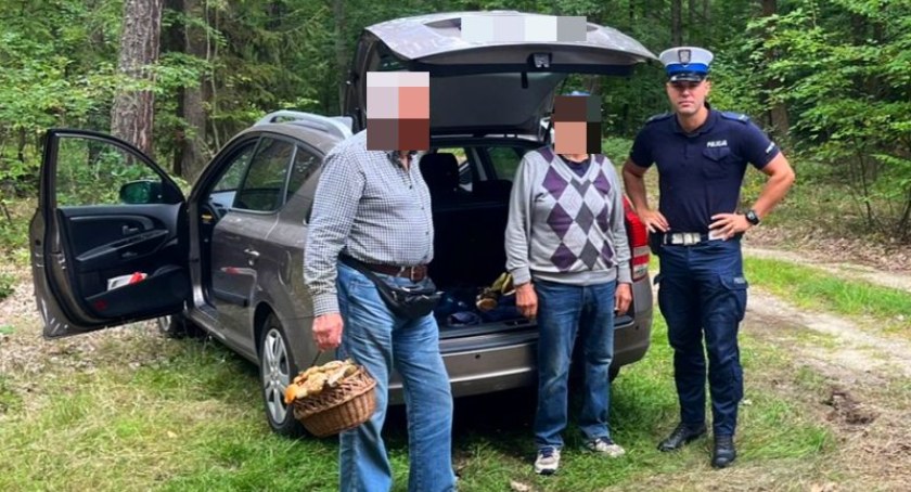 Policjanci z drogówki odnaleźli zaginionych grzybiarzy