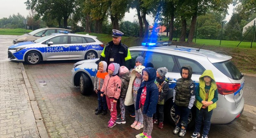 Spotkanie uczniów z wołowską drogówką