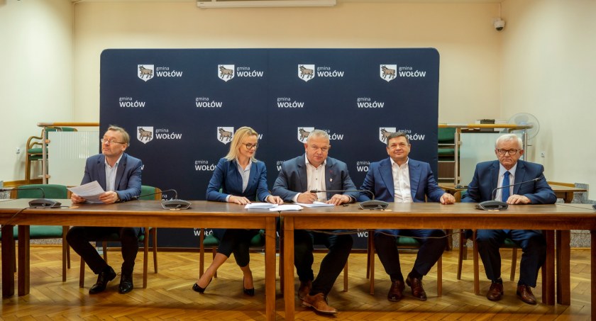 W gminie Wołów zmniejszą zużycie energii i koszty oświetlenia