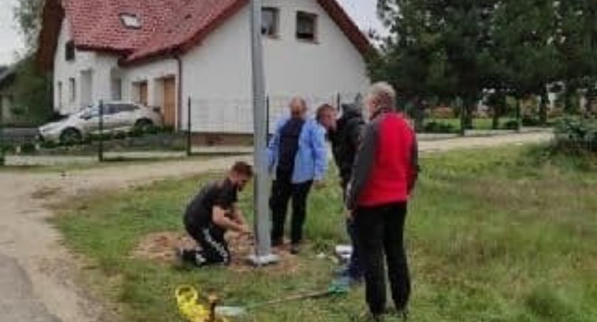 W Uskorze Małym zamontowano lampy solarne 