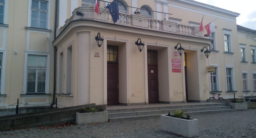 Wzięła odprawę i wóciła z emerytury dalej rządzić... kulturą